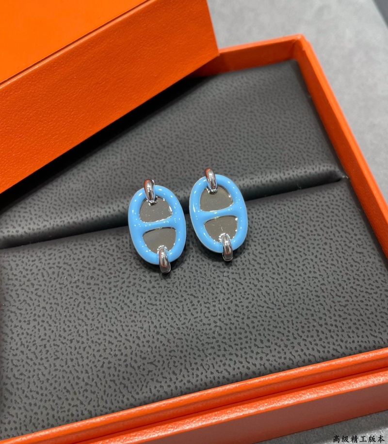 H**me5 earrings